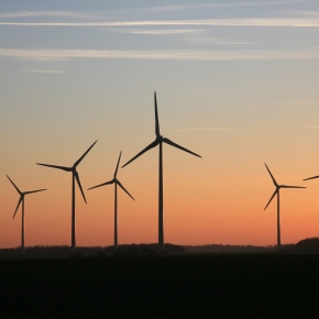 Eoliennes soleil couchant